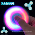2017 LED-Blitzlicht Hand Spinner ABS LED Zappeln Spinner Finger Fringer spitze Gyro Spinner